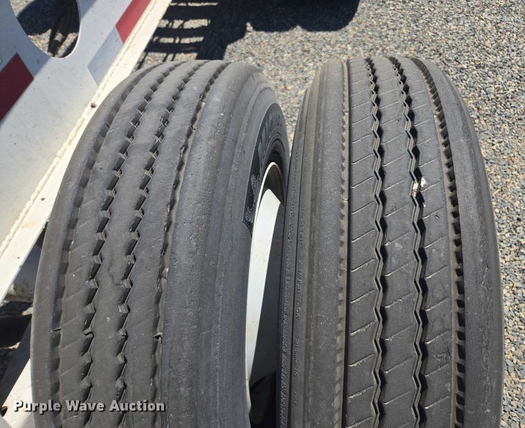 image for item DH8722 2015 Cheetah FB container trailer