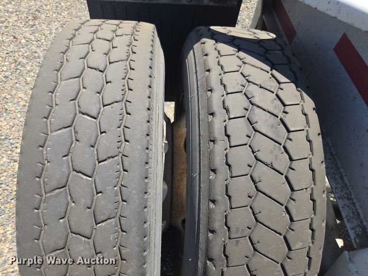 image for item DH8722 2015 Cheetah FB container trailer