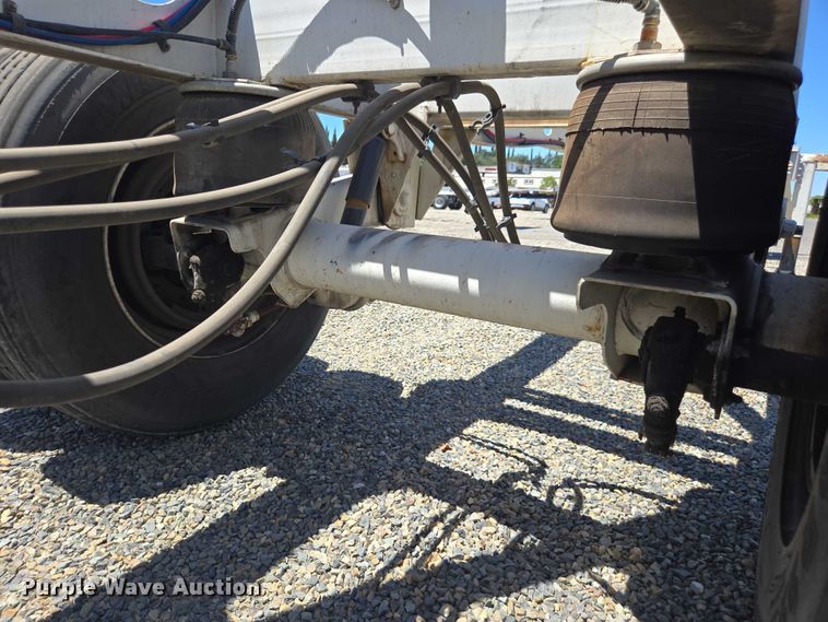 image for item DH8722 2015 Cheetah FB container trailer