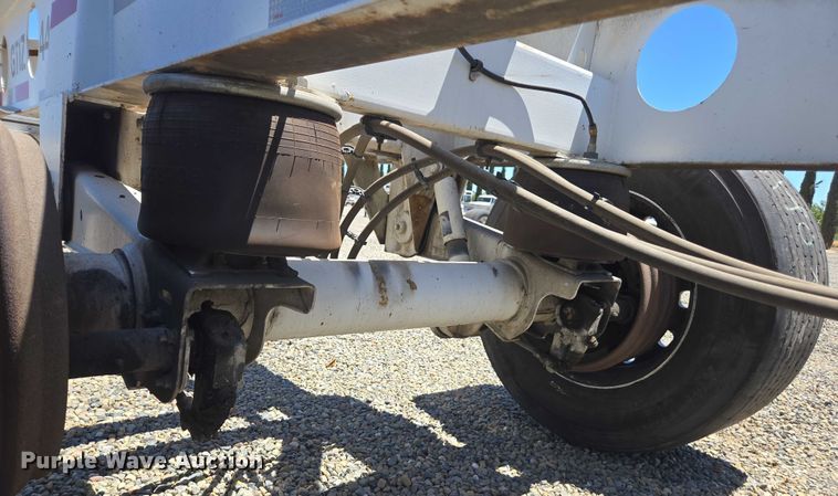 image for item DH8724 2015 Cheetah FB container trailer