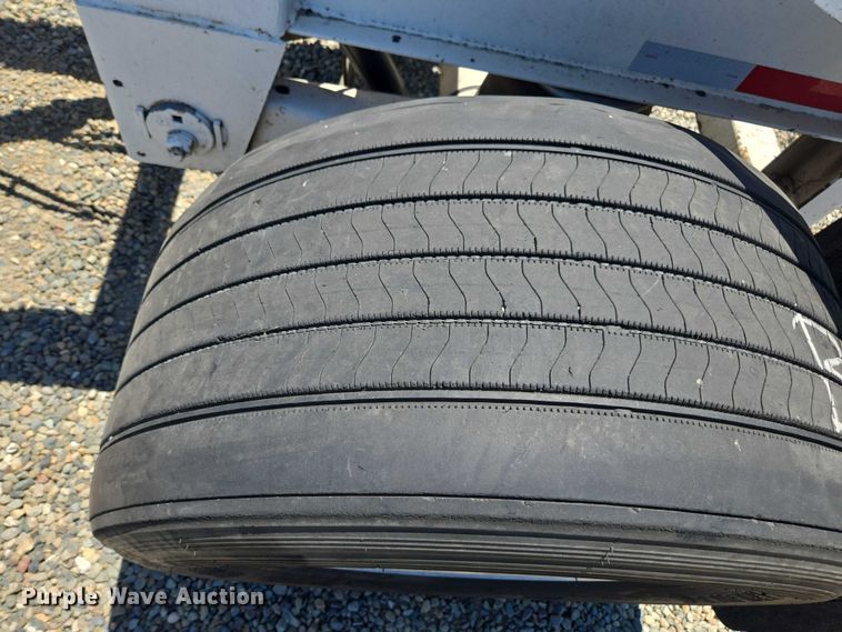 image for item DH8724 2015 Cheetah FB container trailer