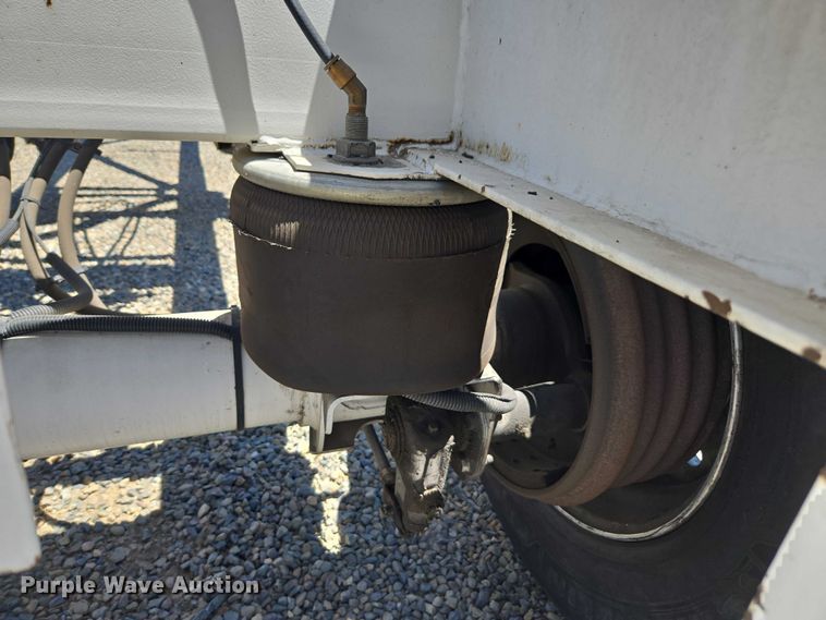 image for item DH8724 2015 Cheetah FB container trailer