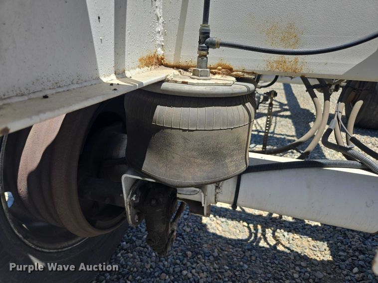 image for item DH8724 2015 Cheetah FB container trailer