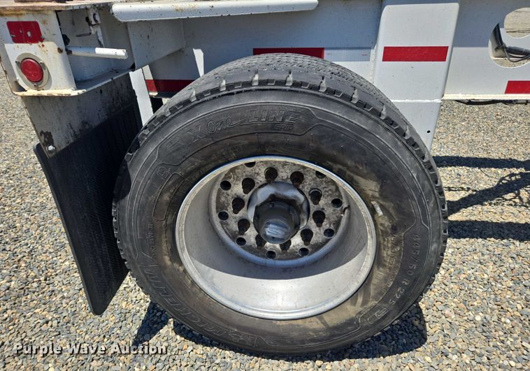 image for item DH8724 2015 Cheetah FB container trailer