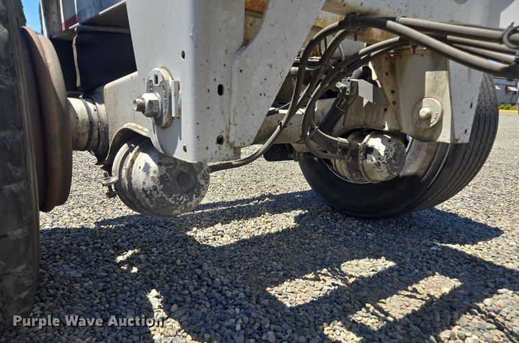 image for item DH8724 2015 Cheetah FB container trailer