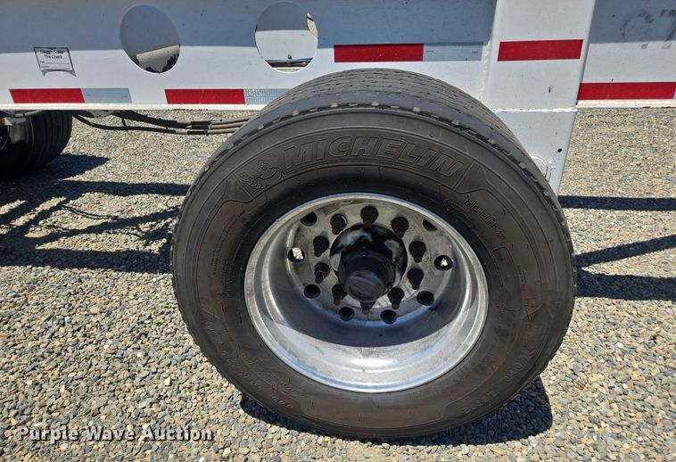 image for item DH8724 2015 Cheetah FB container trailer