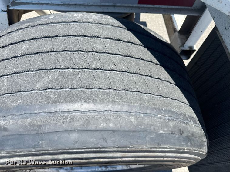 image for item DH8725 2015 Cheetah FB container trailer