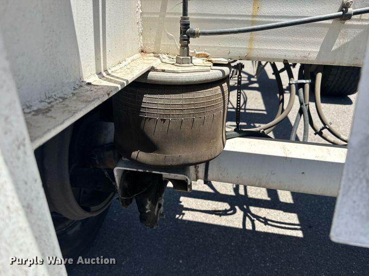 image for item DH8725 2015 Cheetah FB container trailer