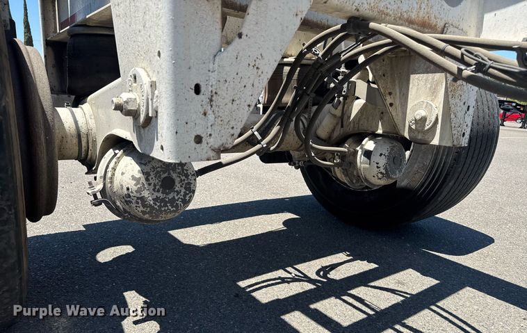 image for item DH8725 2015 Cheetah FB container trailer