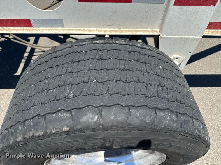 image for item DH8725 2015 Cheetah FB container trailer