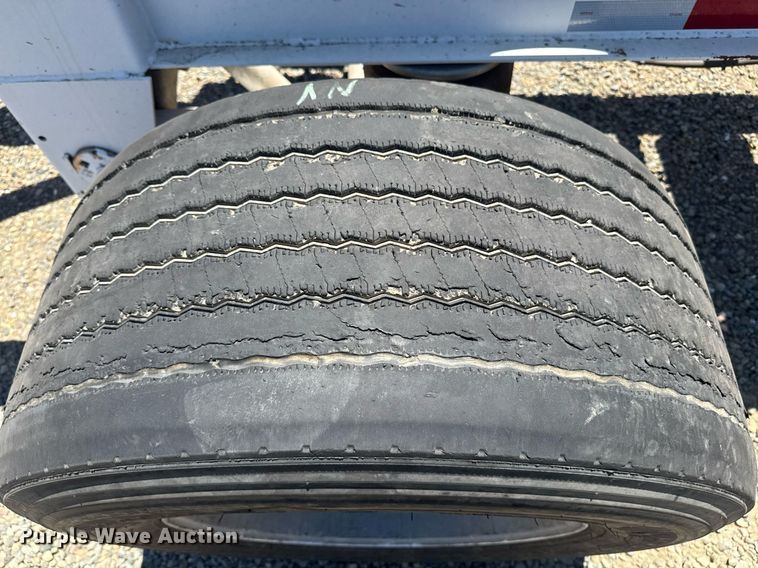 image for item DH8727 2015 Cheetah FB container trailer