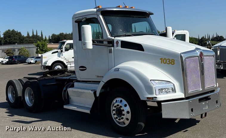 image for item DH8729 2016 Kenworth T880 semi truck