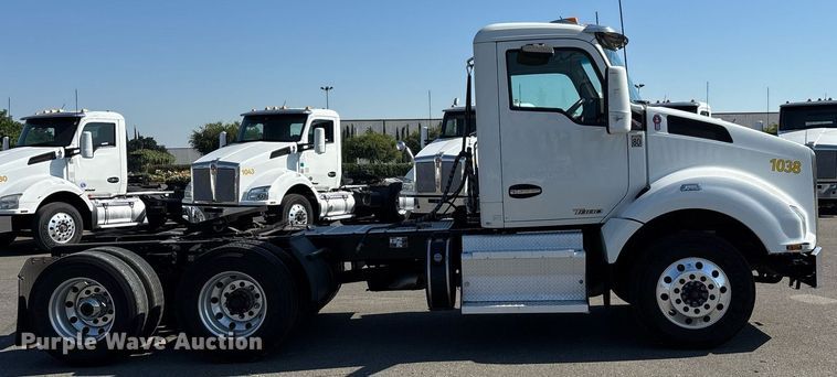 image for item DH8729 2016 Kenworth T880 semi truck