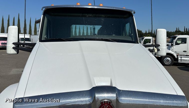 image for item DH8729 2016 Kenworth T880 semi truck