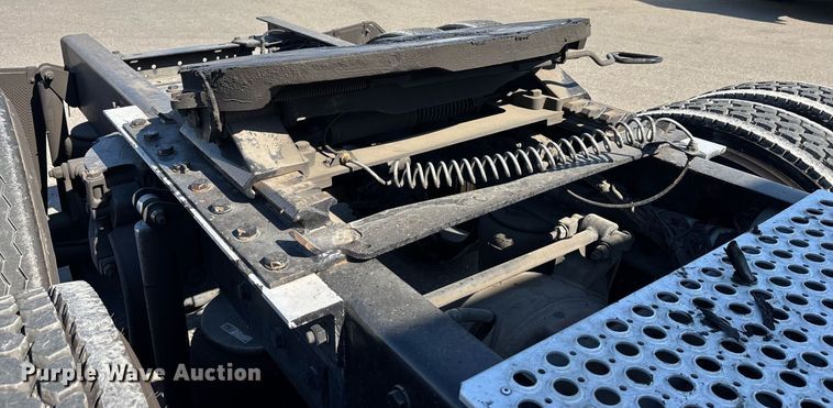 image for item DH8729 2016 Kenworth T880 semi truck