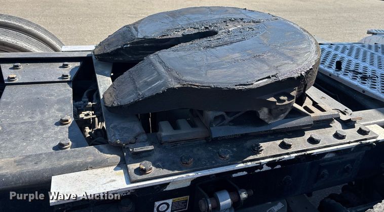 image for item DH8729 2016 Kenworth T880 semi truck