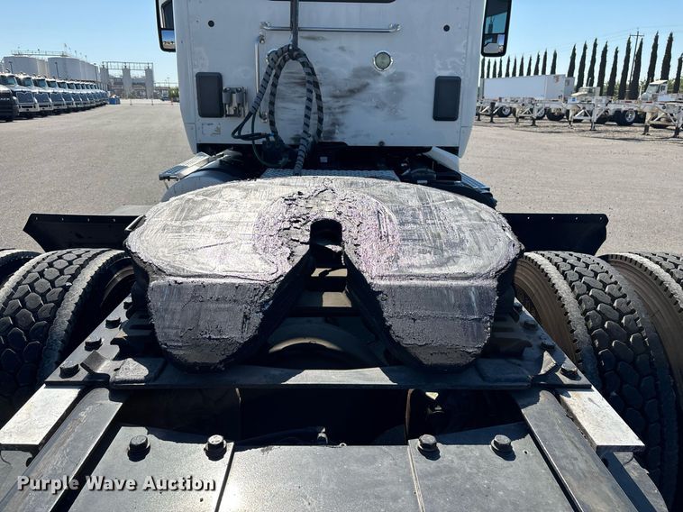 image for item DH8729 2016 Kenworth T880 semi truck