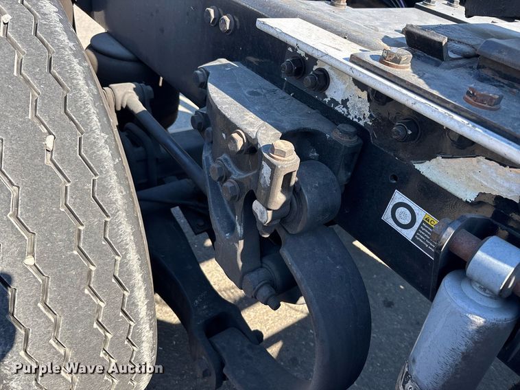 image for item DH8729 2016 Kenworth T880 semi truck