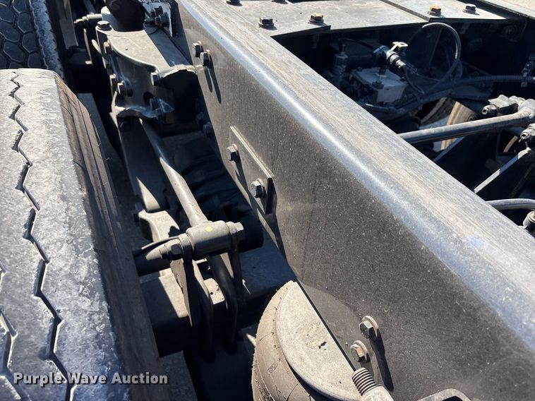 image for item DH8729 2016 Kenworth T880 semi truck