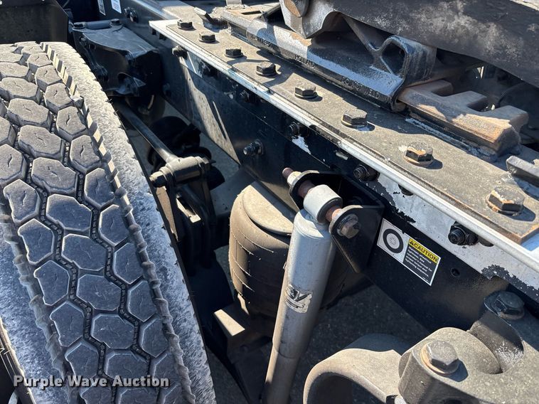 image for item DH8729 2016 Kenworth T880 semi truck