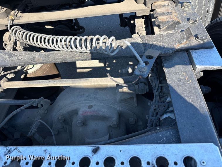 image for item DH8729 2016 Kenworth T880 semi truck