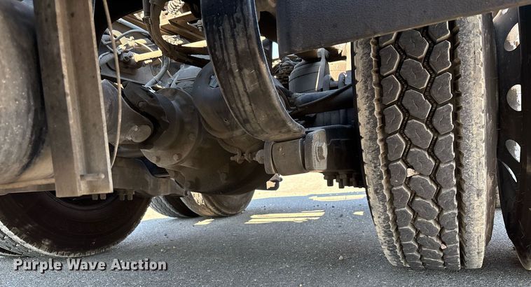 image for item DH8729 2016 Kenworth T880 semi truck