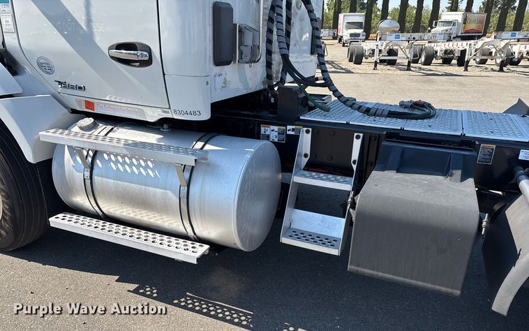 image for item DH8729 2016 Kenworth T880 semi truck