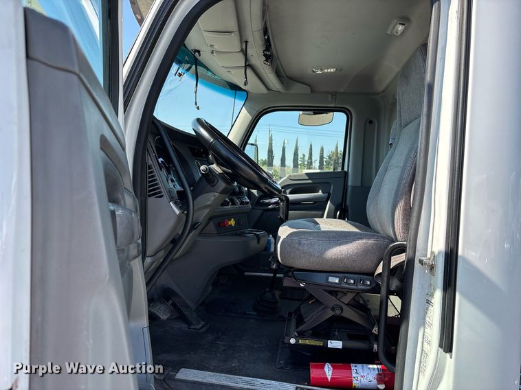 image for item DH8729 2016 Kenworth T880 semi truck