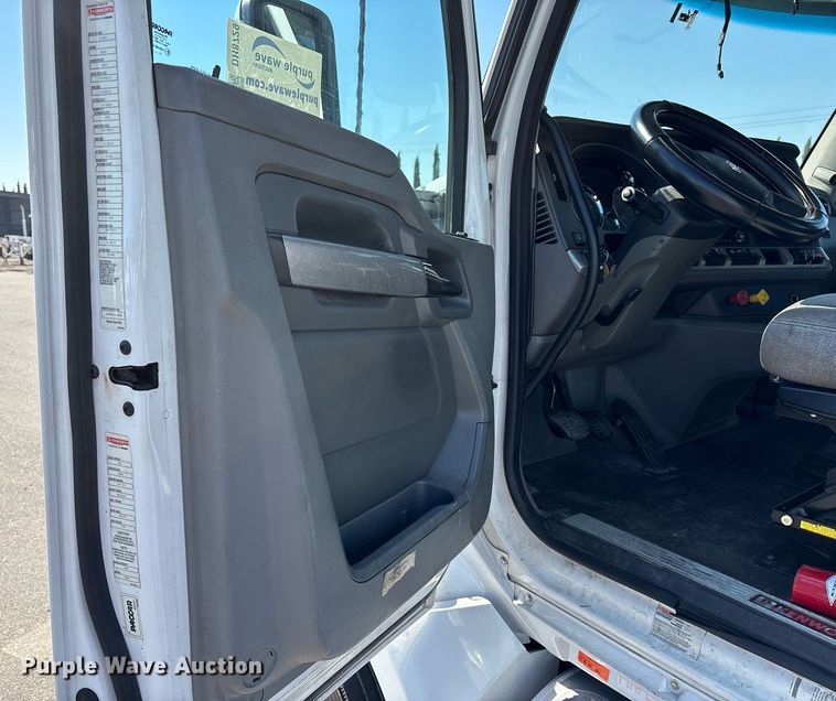 image for item DH8729 2016 Kenworth T880 semi truck