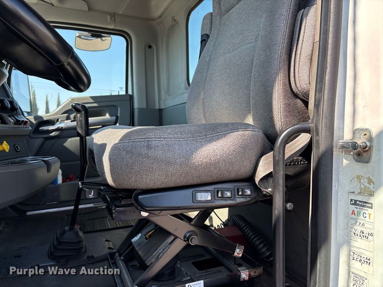 image for item DH8729 2016 Kenworth T880 semi truck