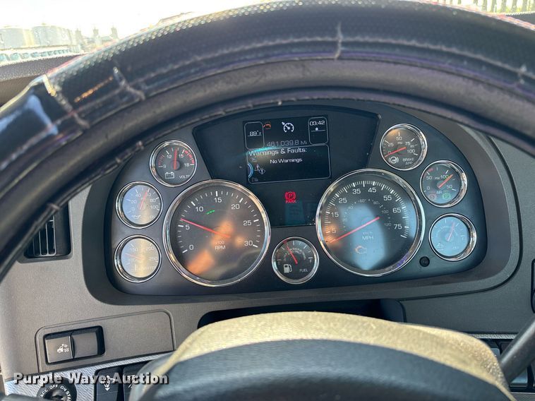 image for item DH8729 2016 Kenworth T880 semi truck