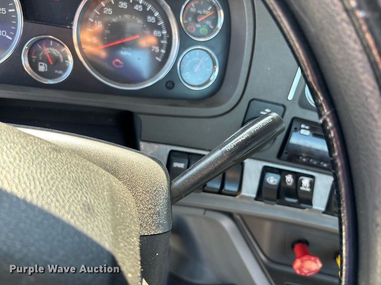 image for item DH8729 2016 Kenworth T880 semi truck