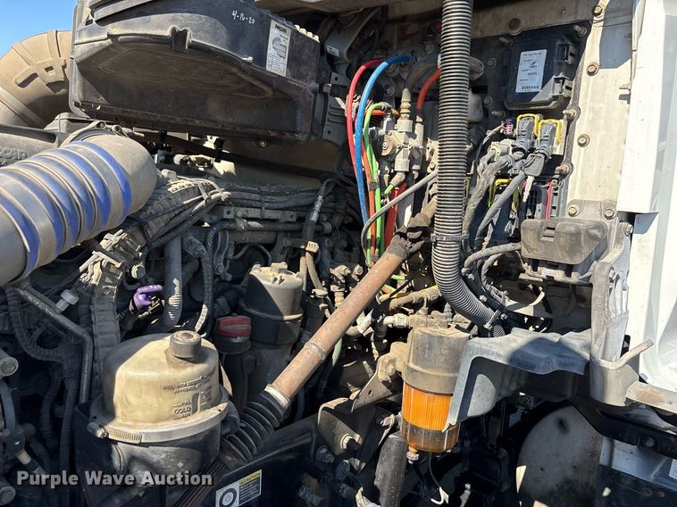 image for item DH8729 2016 Kenworth T880 semi truck