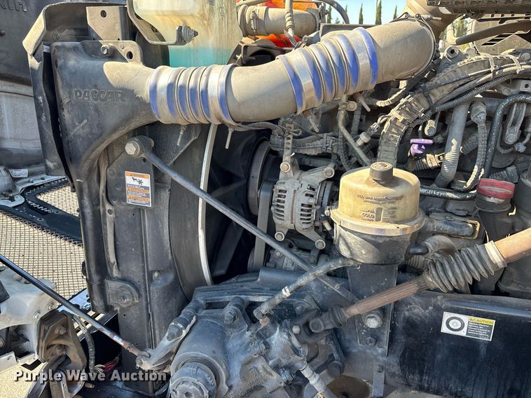 image for item DH8729 2016 Kenworth T880 semi truck