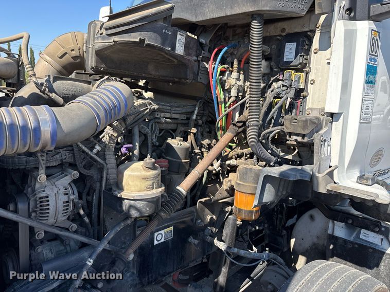 image for item DH8729 2016 Kenworth T880 semi truck