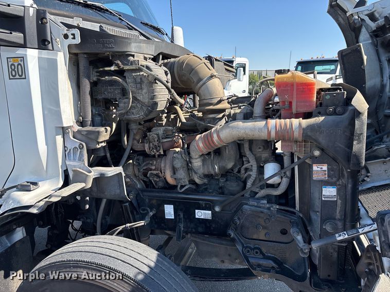 image for item DH8729 2016 Kenworth T880 semi truck