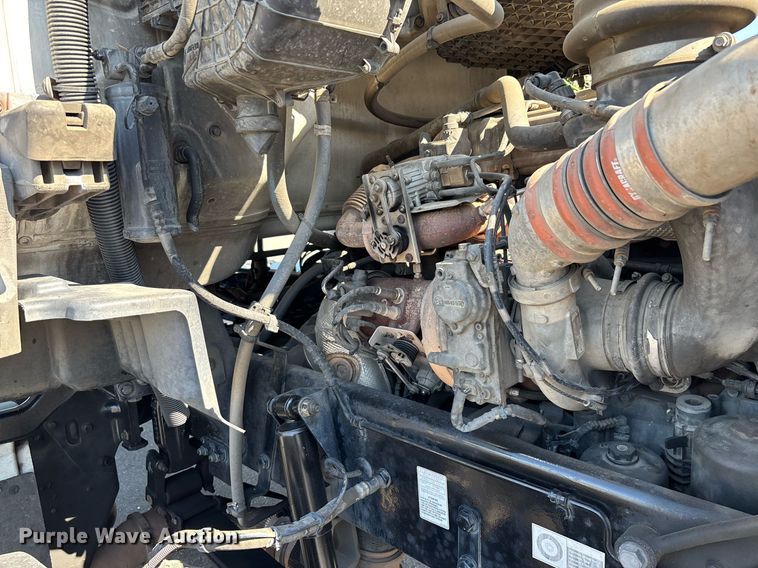 image for item DH8729 2016 Kenworth T880 semi truck