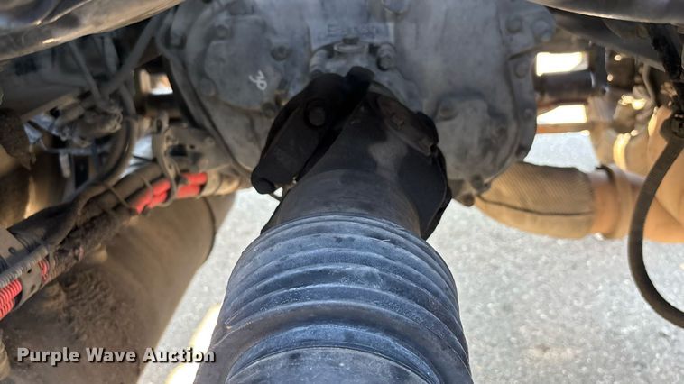 image for item DH8729 2016 Kenworth T880 semi truck