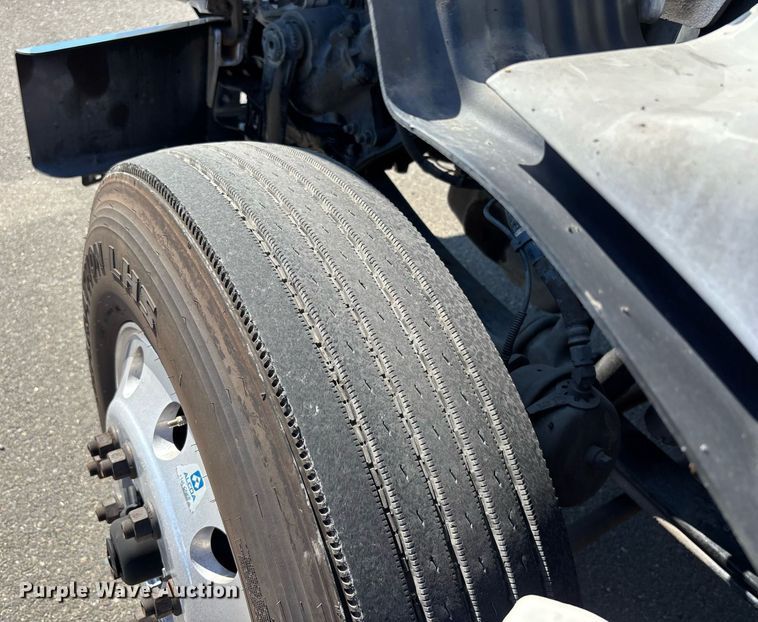 image for item DH8729 2016 Kenworth T880 semi truck