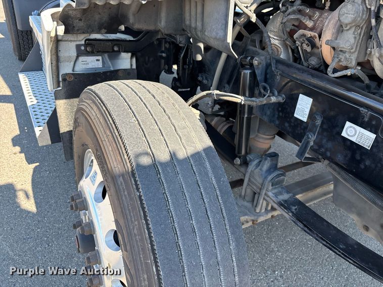 image for item DH8729 2016 Kenworth T880 semi truck