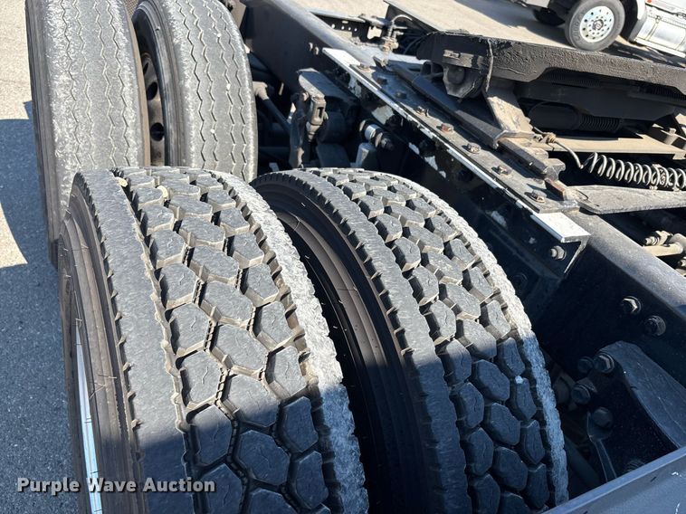 image for item DH8729 2016 Kenworth T880 semi truck