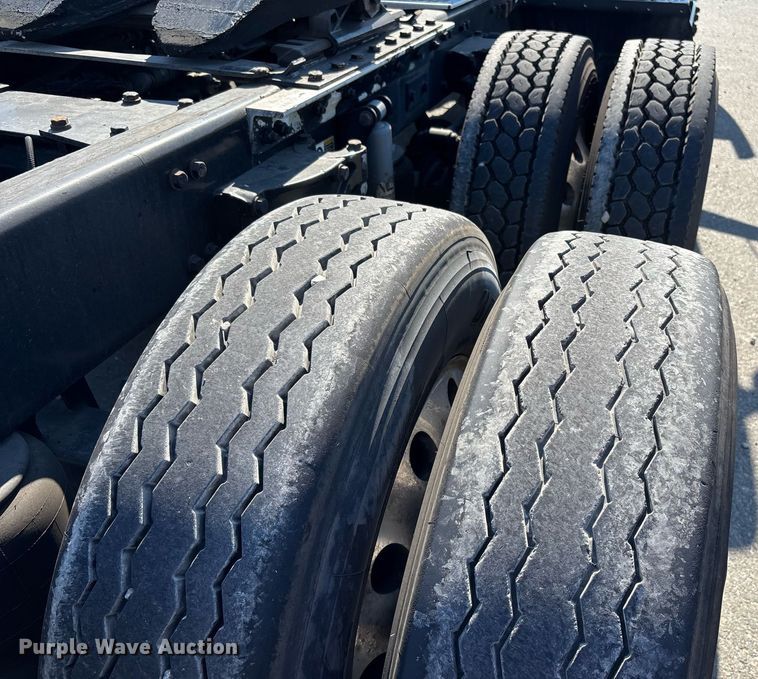 image for item DH8729 2016 Kenworth T880 semi truck