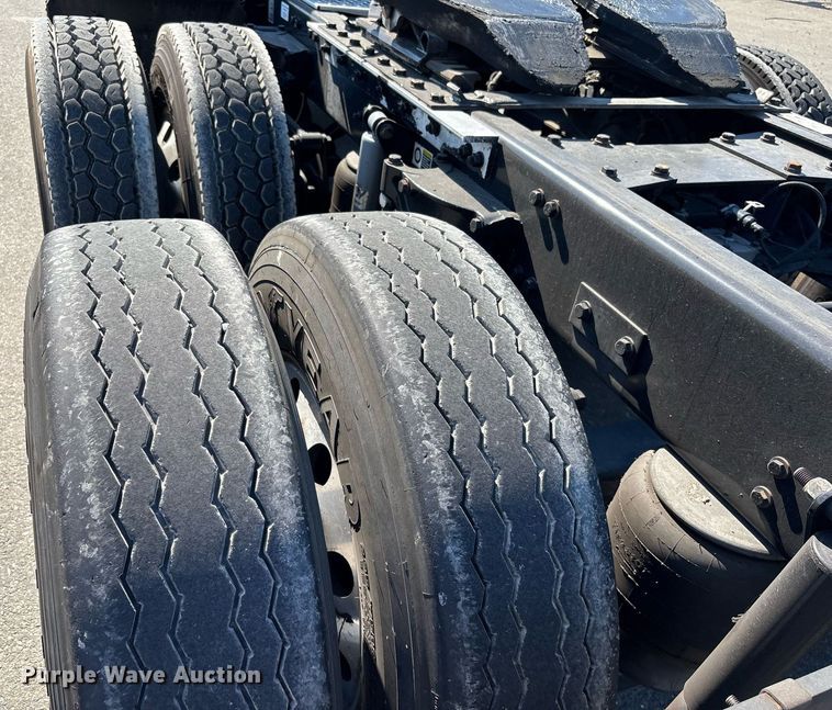 image for item DH8729 2016 Kenworth T880 semi truck