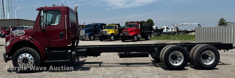 image for item DI9369 2016 Freightliner Business Class M2 truck cab and chassis