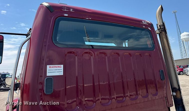 image for item DI9369 2016 Freightliner Business Class M2 truck cab and chassis