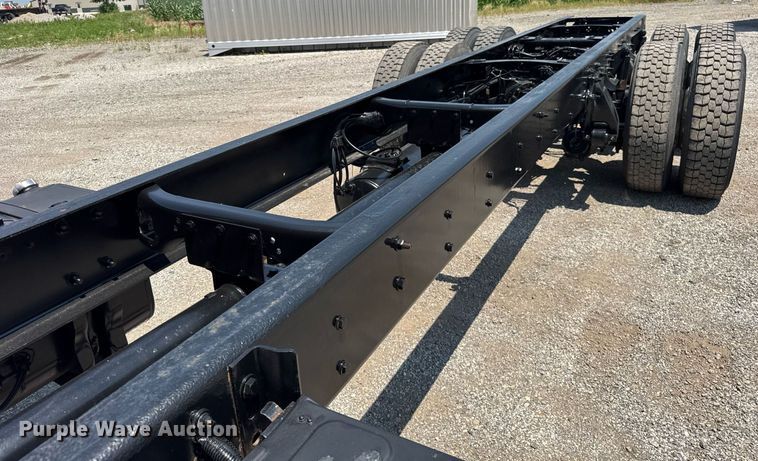 image for item DI9369 2016 Freightliner Business Class M2 truck cab and chassis