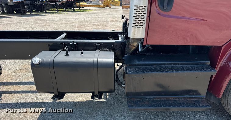 image for item DI9369 2016 Freightliner Business Class M2 truck cab and chassis