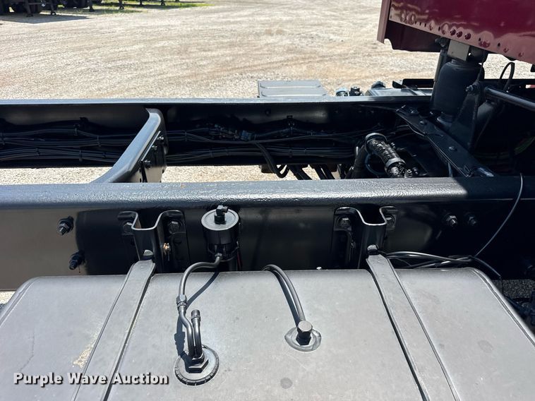 image for item DI9369 2016 Freightliner Business Class M2 truck cab and chassis