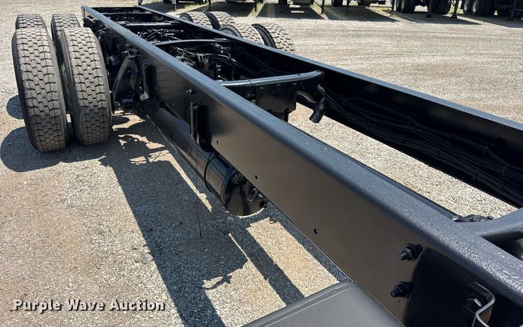 image for item DI9369 2016 Freightliner Business Class M2 truck cab and chassis