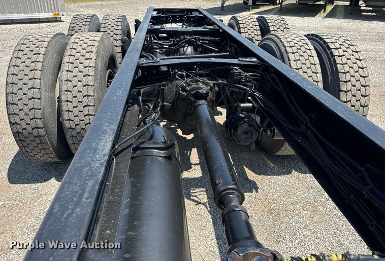 image for item DI9369 2016 Freightliner Business Class M2 truck cab and chassis